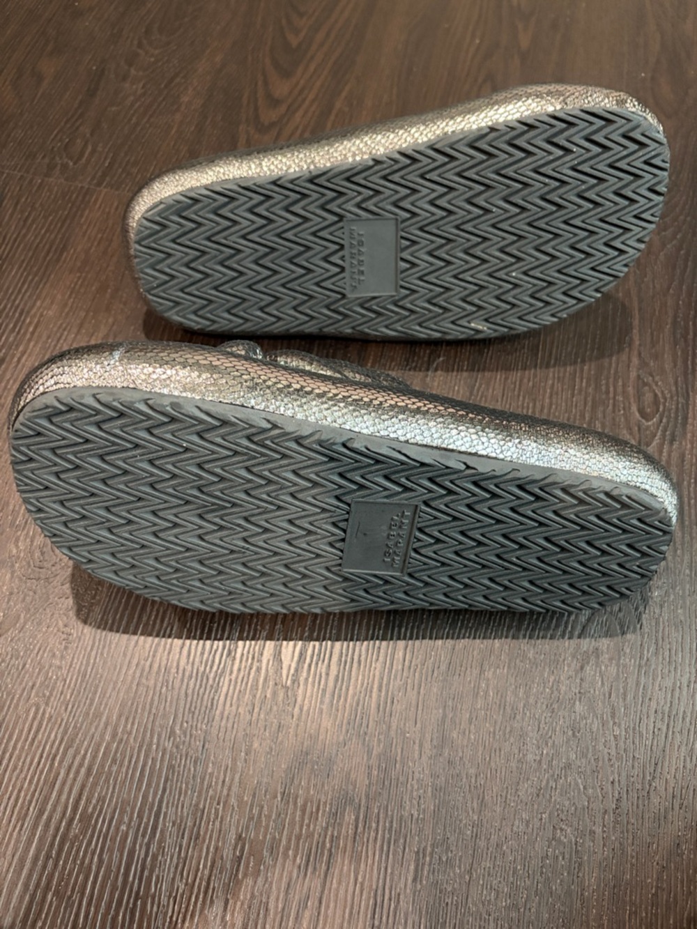 Isabel Marant Silver “Niloo” Leather Slides Loud Instagram Cross-Strap Slides - Picture 4 of 4